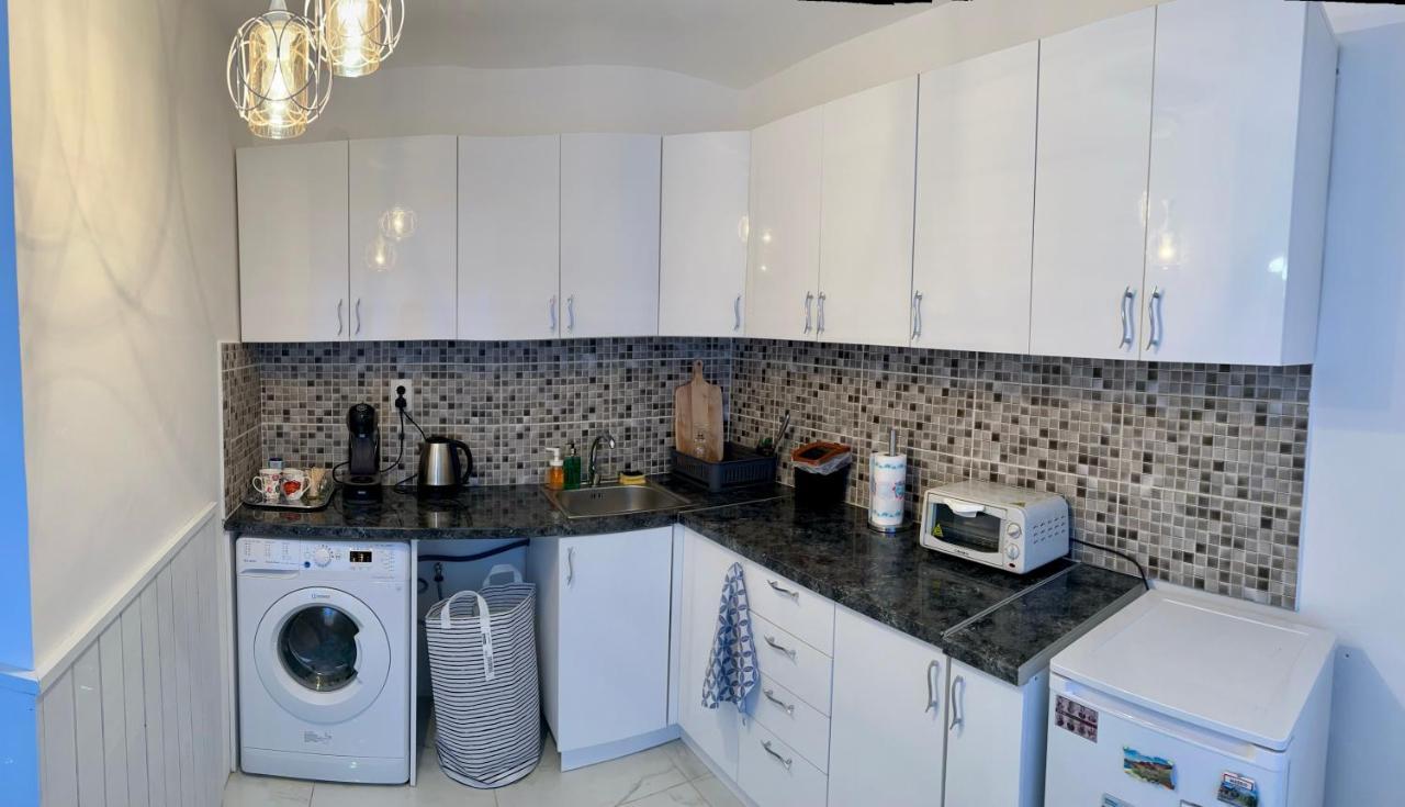 Midtown Apartment Кирджалі Екстер'єр фото